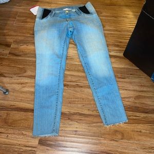 🌸  - Maternity Stylish light denim Crop Jeans NWT‎